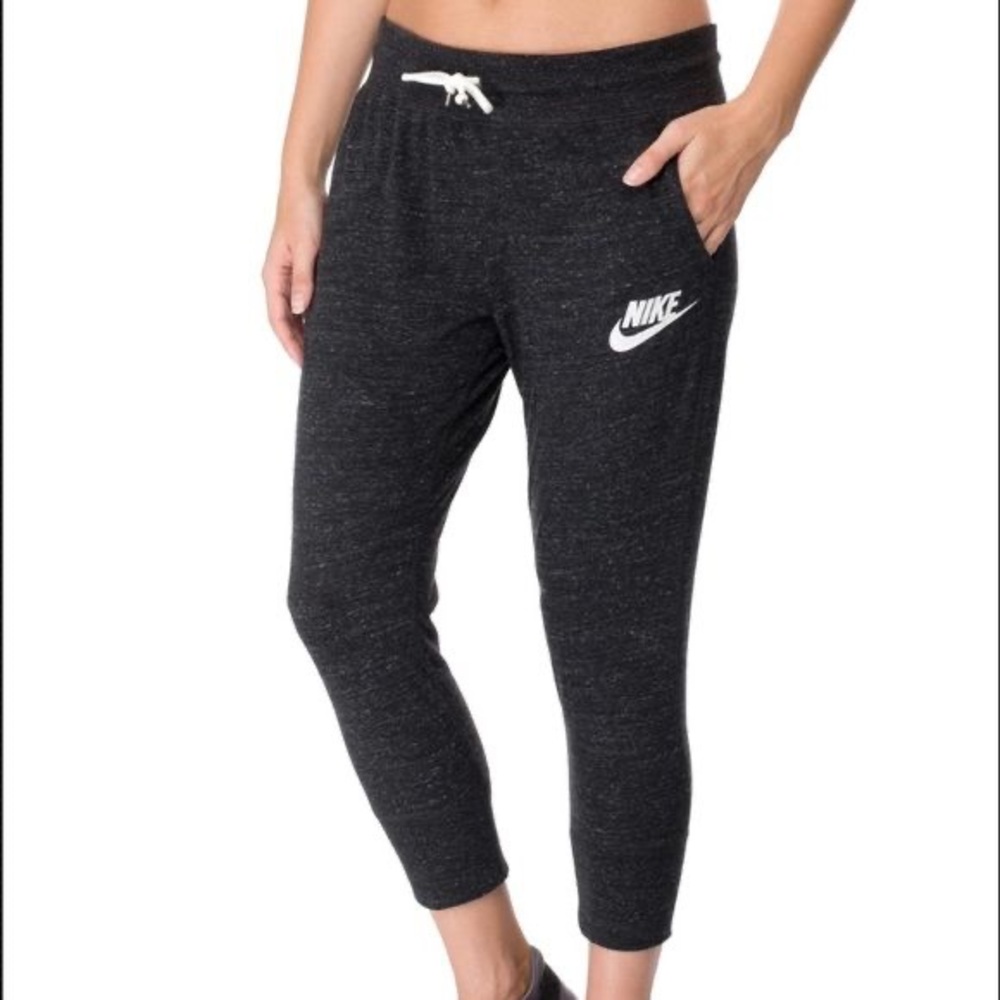 Nike Women’s Gym Vintage Cropped Grey Capri Joggers Sz M